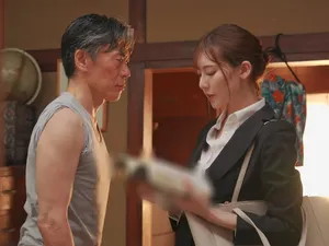 Qiqi người mới xinh đẹp với hình xăm đắt giá, được liếm, được dùng chân, được quan hệ theo kiểu chó, được cạo lông trên bồn cầu rồi quan hệ...