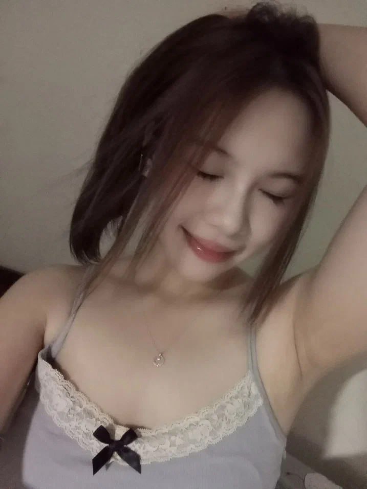 Địt tê hai mép lồn em tây mông to dáng ngon cực xinh