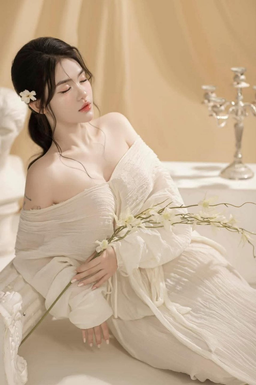 Tình nhân bướm thâm thích ngửi mùi đàn ông